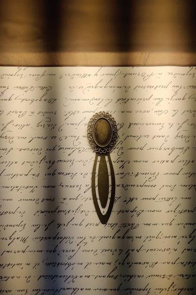OVAL BOOKMARK 2