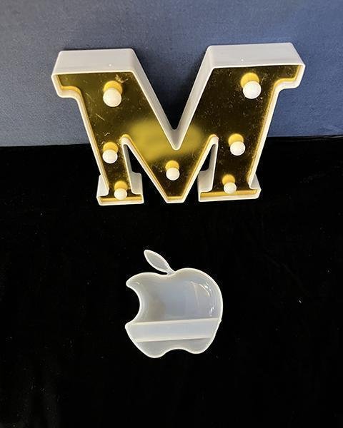 APPLE MOBILE STAND