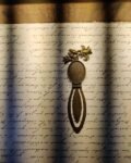 FLOWER OVAL BOOKMARK