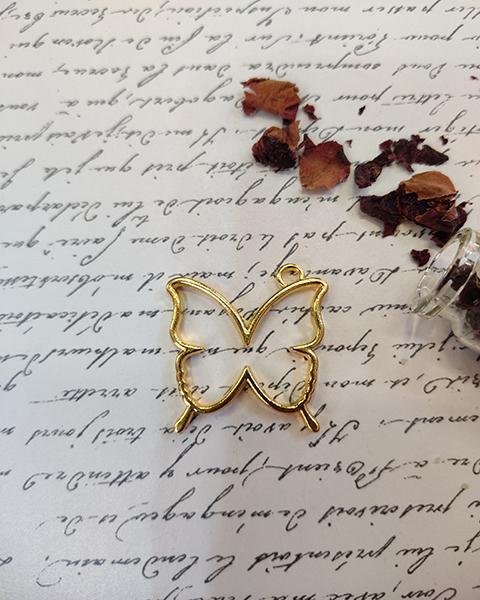 BUTTERFLY BEZEL