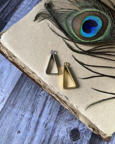 TRIANGLE BEZELS
