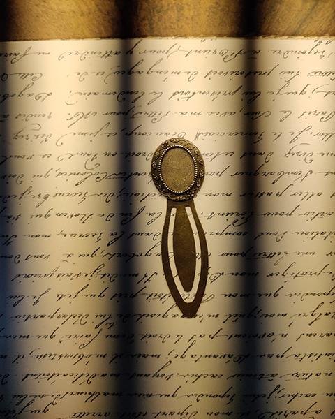 OVAL BOOKMARK