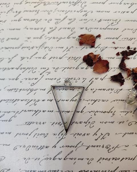 TRIANGLE BEZEL