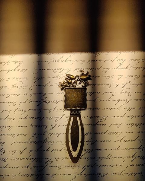 FLOWER SQUARE BOOKMARK