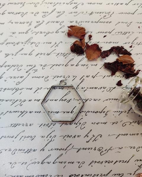 HEXAGON BOOKMARK