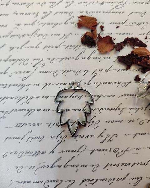 LEAF BEZEL