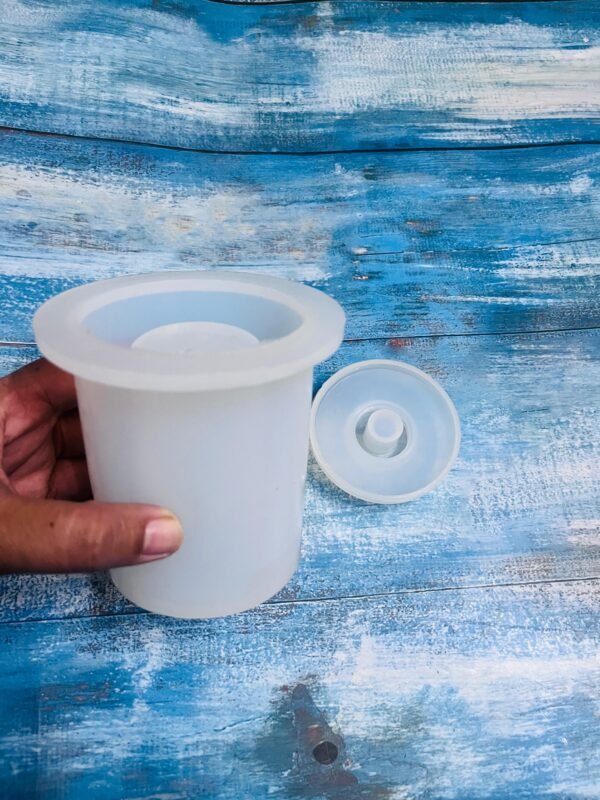 Liquid soap holder round