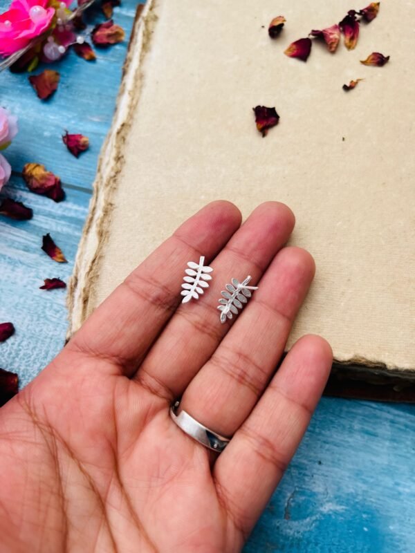 Leaves hook connector